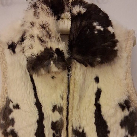 Stylish Women's Fur Vest - Cream and Brown - Picture 2 of 5